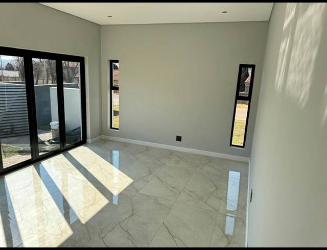 4 BEDROOM HOUSE FOR SALE IN ELDO VILLAGE